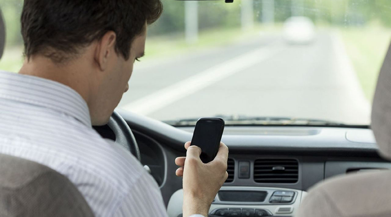 Seguridad Vial: una de cada cuatro personas usa el celular al volante en autopistas
